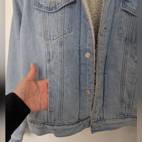 LEVIS Original Sherpa Trucker Jacket NWT - Picture 9 of 9